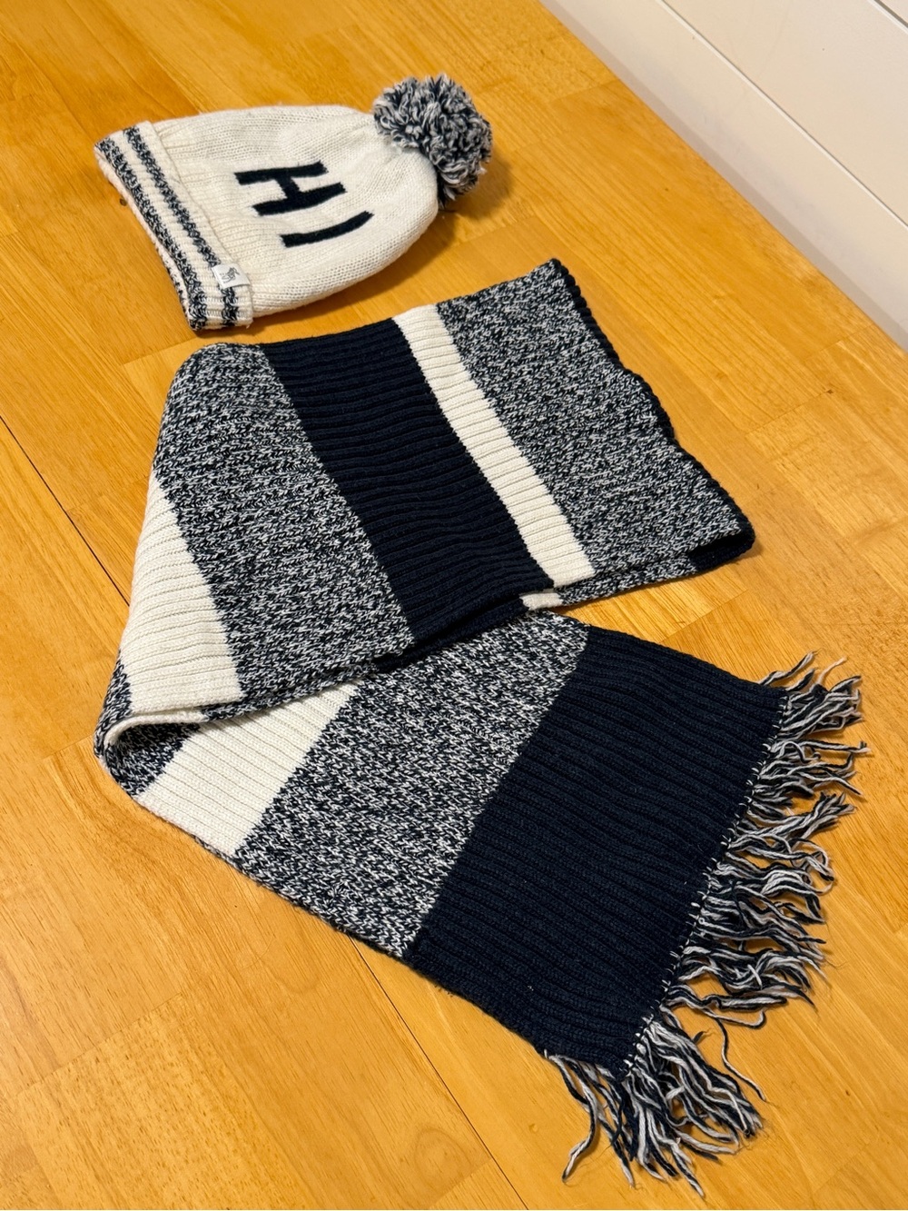Abercrombie & Fitch Navy and White Knit Pom Beanie with Matching Scarf